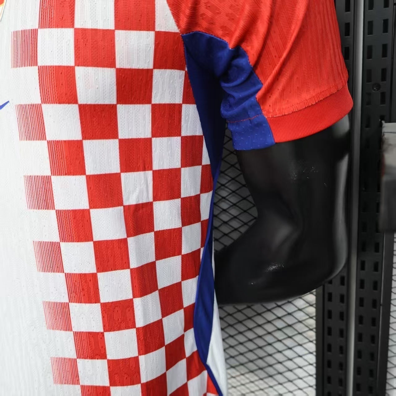 חולצת בית של נבחרת קרואטיה