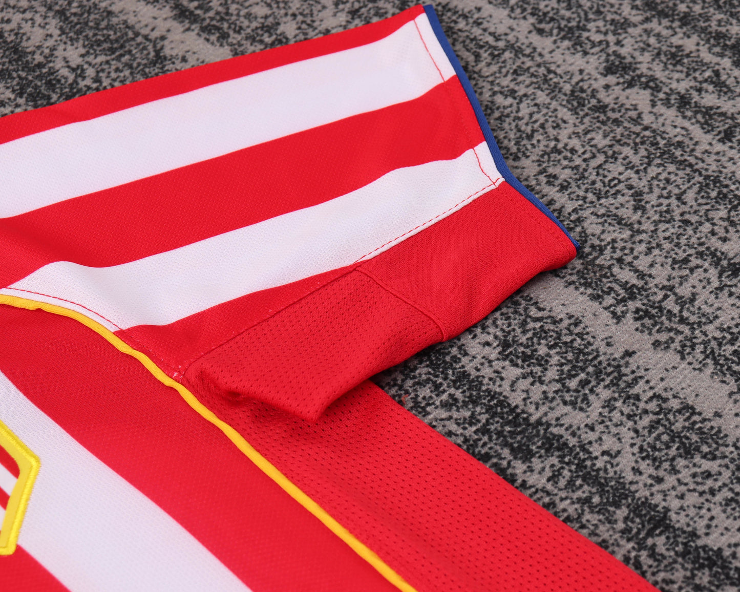 חולצת בית ילדים + מכנס מתנה אתלטיקו מדריד 04/05