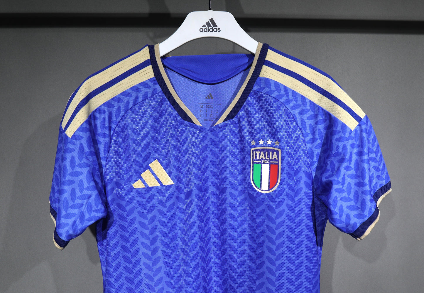 חולצת בית של נבחרת איטליה